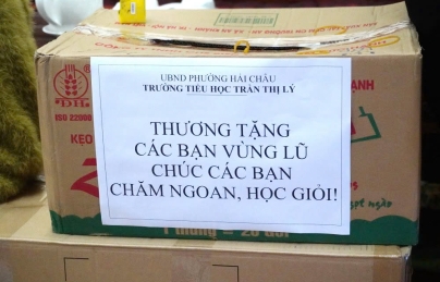 Cô giáo, học sinh Đà Nẵng góp sách vở gửi tặng trường vùng lũ Cô giáo, học sinh Đà Nẵng góp sách vở gửi tặng trường vùng lũ