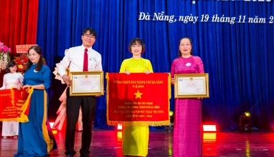 Hòa cường: 5 tập thể được nhận cờ thi đua và bằng khen của ubnd thành phố Hòa cường: 5 tập thể được nhận cờ thi đua và bằng khen của ubnd thành phố