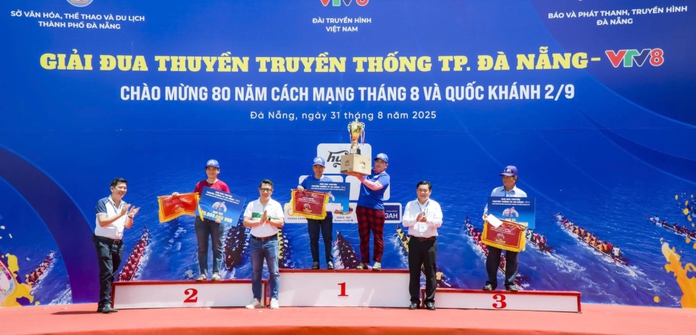 Đội đua thuyền nữ phường hòa cường giành cúp vô địch tại giải đua thuyền truyền thống thành phố đà nẵng – vtv8 năm 2025 Đội đua thuyền nữ phường hòa cường giành cúp vô địch tại giải đua thuyền truyền thống thành phố đà nẵng – vtv8 năm 2025