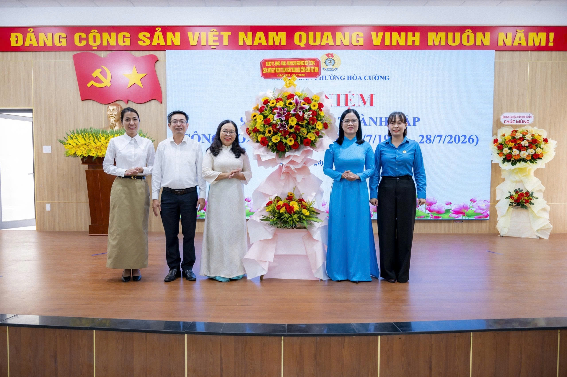 CÔNG ĐOÀN HÒA CƯỜNG TỔ CHỨC CHƯƠNG TRÌNH KỶ NIỆM 97 NĂM NGÀY THÀNH LẬP CÔNG ĐOÀN VIỆT NAM VÀ KHAI MẠC HỘI THI TÌM HIỂU KIẾN THỨC CÔNG ĐOÀN